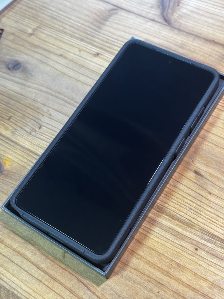 フィルム装着が完了し気泡ひとつないGalaxy S26 Ultraのディスプレイ